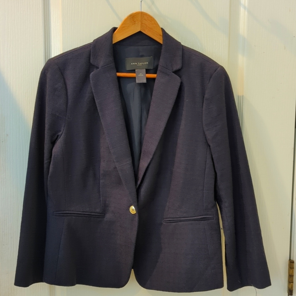 Ann Taylor women's navy blazer. Size 10. NWOT.